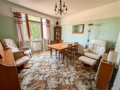 DINING/SITTING ROOM